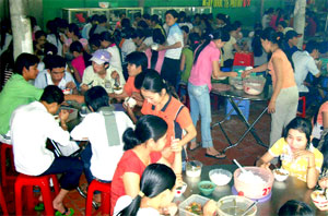 Bếp ăn tập thể miễn phí của Cty Hải Yến