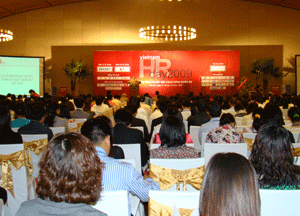 Ngày Nhân sự Việt Nam thu hút trên 800 khách mời là các doanh nhân, giám đốc, chuyên gia cùng các nhà quản lý nhân sự tại Việt Nam
